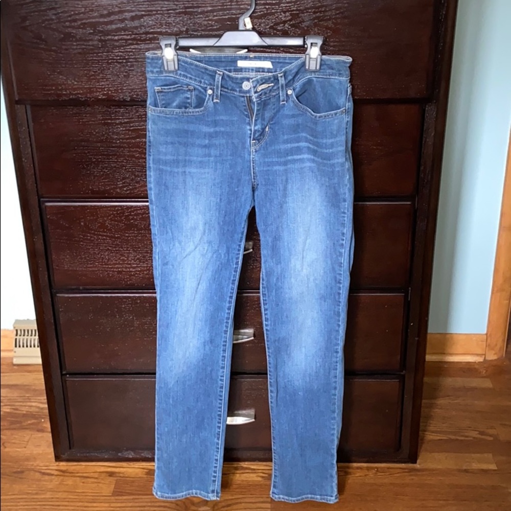 Women’s size 28 Levi jeans